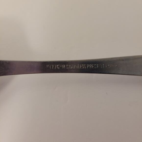 Present 1776 Stainless Serving Fork Center Ridge Satin Flatware Pre-Owned Korea - Picture 7 of 11